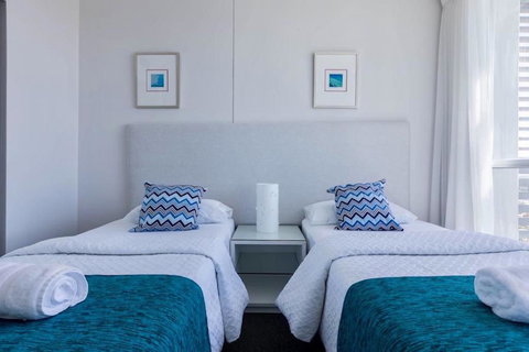 Apartment With Ocean Views - Queensland Tourism 4