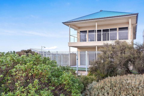 Avaya Sellicks Beachfront Getaway- Wifi - Queensland Tourism 4