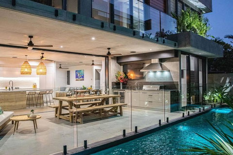 Azure Port Douglas - Luxurious & Modern - Queensland Tourism 0