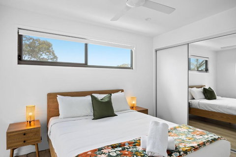 Azure River Side Townhouse - Queensland Tourism 1