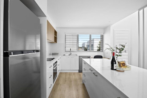 Azure River Side Townhouse - Queensland Tourism 0