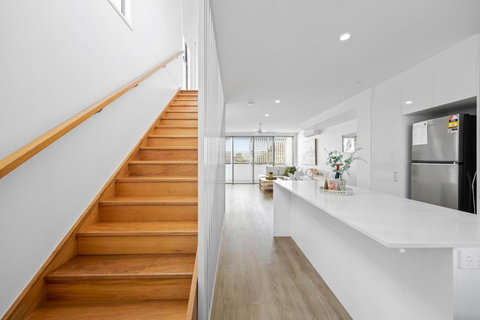 Azure River Side Townhouse - Queensland Tourism 3