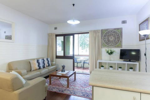 B2 Crawley Apartment 1 BRM & Sleepout Near UWA - QLD Tourism 3