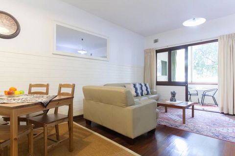 B2 Crawley Apartment 1 BRM & Sleepout Near UWA - QLD Tourism 1