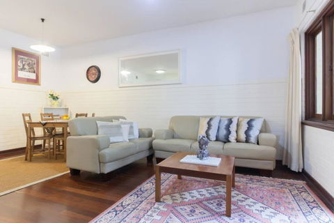 B2 Crawley Apartment 1 BRM & Sleepout Near UWA - QLD Tourism 0