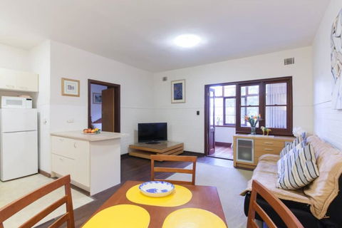 B3 Crawley Apartment 1 BRM & Sleepout Near UWA - QLD Tourism 2