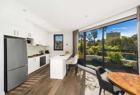 B312S - Luxury Waverton Apartment - QLD Tourism 1