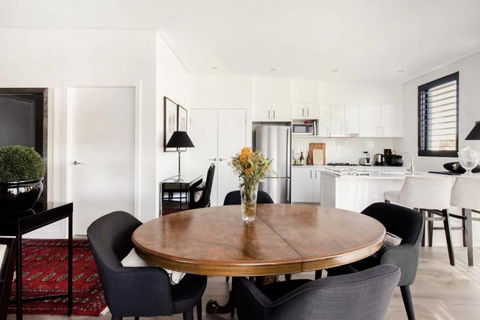 B312S - Luxury Waverton Apartment - QLD Tourism 2