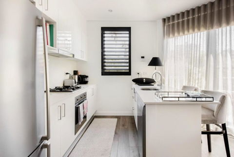 B312S - Luxury Waverton Apartment - QLD Tourism 3