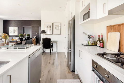 B312S - Luxury Waverton Apartment - QLD Tourism 4