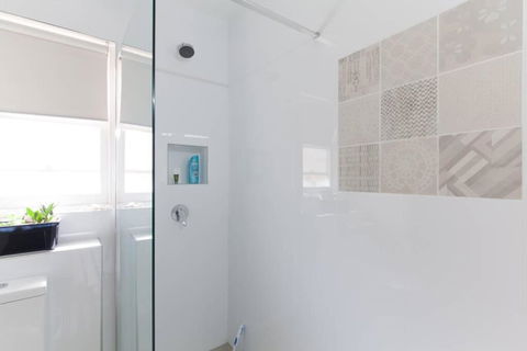 B5 Crawley Apartment 1 BRM & Sleepout Near UWA - QLD Tourism 3
