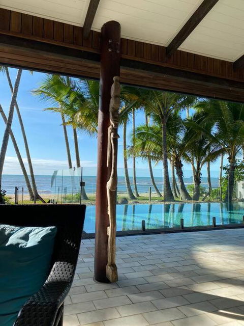 BALA Beach House On ABSOLUTE Beachfront - QLD Tourism 0
