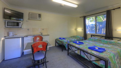 Barcaldine Caravan Park - QLD Tourism 4