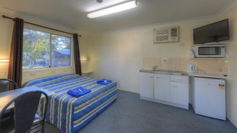 Barcaldine Caravan Park - QLD Tourism 1