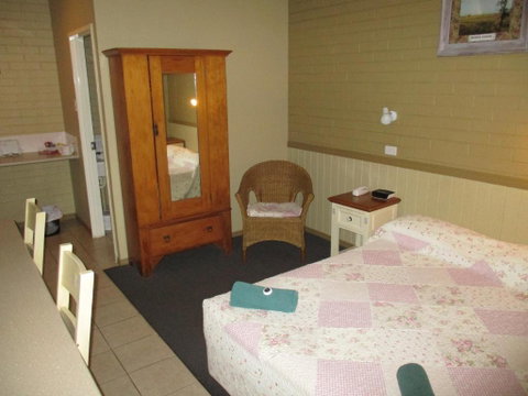 Barcaldine Country Motor Inn - QLD Tourism 4