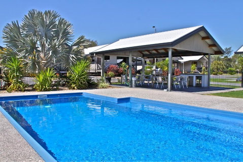 Barcaldine Country Motor Inn - QLD Tourism 1