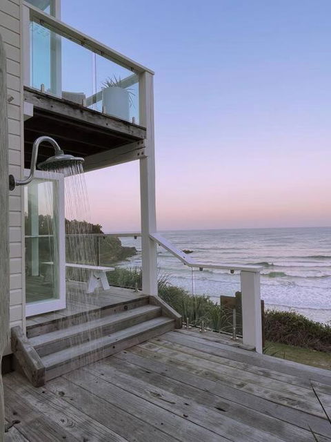 BAY PROPERTIES . Beach House Studio - QLD Tourism 0