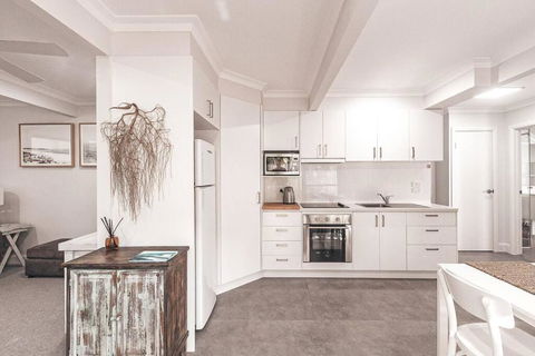 BAY PROPERTIES . Summer Salt On Main - QLD Tourism 4