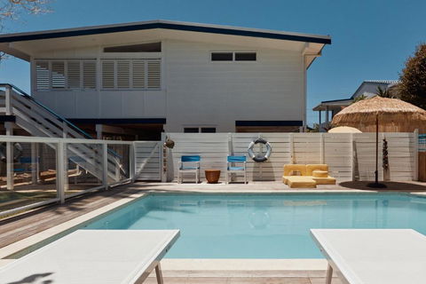BAY PROPERTIES . The Sailor Shack - QLD Tourism 0
