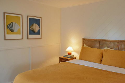 BAY PROPERTIES . The Sailors Bungalow - QLD Tourism 3