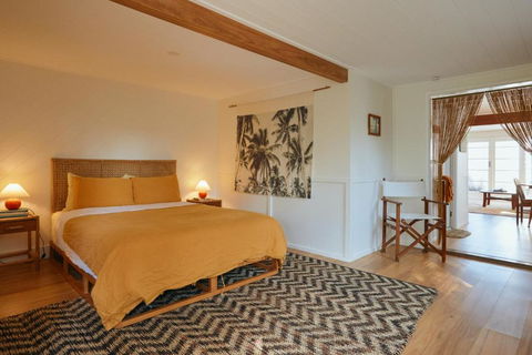 BAY PROPERTIES . The Sailors Bungalow - QLD Tourism 1