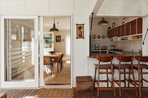 BAY PROPERTIES . The Sailors Upper Deck - QLD Tourism 1