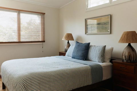 BAY PROPERTIES . The Sailors Upper Deck - QLD Tourism 4