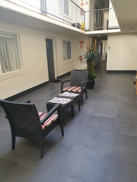 Southport Motel & Apartments - QLD Tourism 7