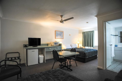 Southport Motel & Apartments - QLD Tourism 22