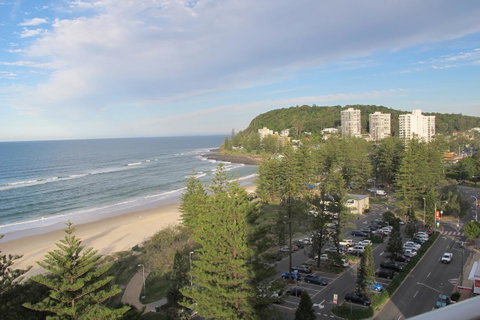 Pacific Regis Beachfront Holiday Apartments - QLD Tourism 12