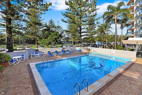 Pacific Regis Beachfront Holiday Apartments - QLD Tourism 4