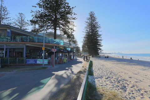Pacific Regis Beachfront Holiday Apartments - QLD Tourism 17