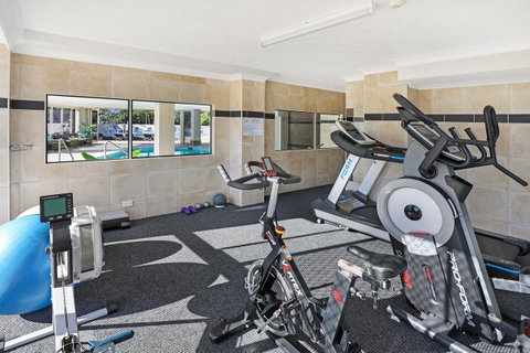 Pacific Regis Beachfront Holiday Apartments - QLD Tourism 8