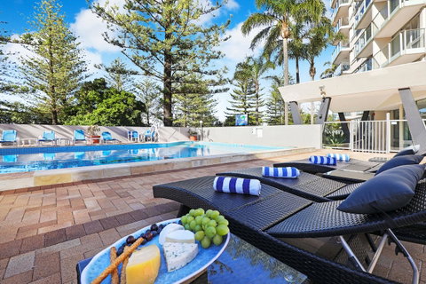 Pacific Regis Beachfront Holiday Apartments - QLD Tourism 1