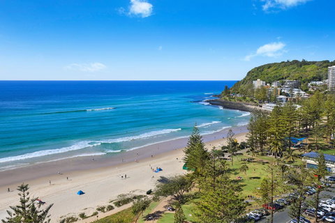 Pacific Regis Beachfront Holiday Apartments - QLD Tourism 0