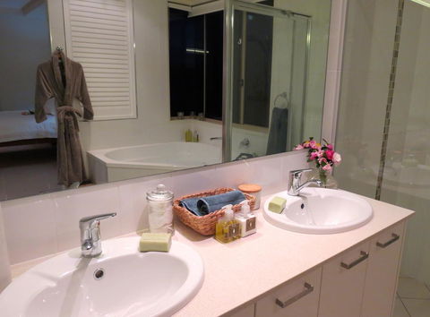 Maleny Springs Farm - QLD Tourism 3