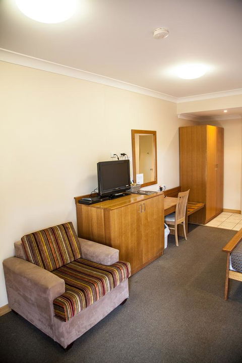 Eastgate On The Range Motel - QLD Tourism 3