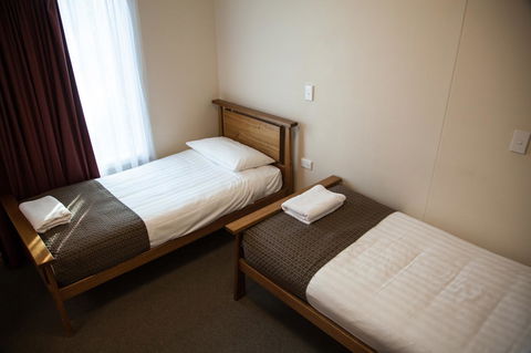 Eastgate On The Range Motel - QLD Tourism 44