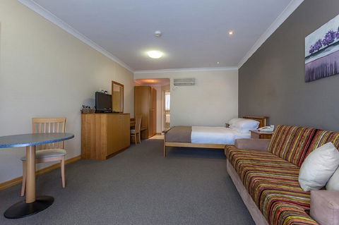 Eastgate On The Range Motel - QLD Tourism 4