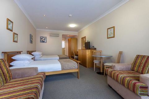 Eastgate On The Range Motel - QLD Tourism 6