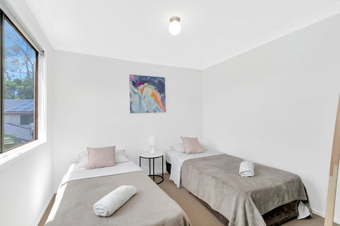 Fountain View Estate - We Accommodate - QLD Tourism 3