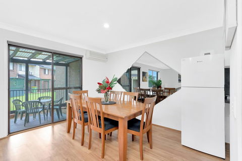 Fountain View Estate - We Accommodate - QLD Tourism 9