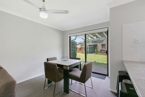 Fountain View Estate - We Accommodate - QLD Tourism 16