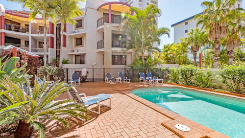 Burleigh On The Beach - QLD Tourism 8