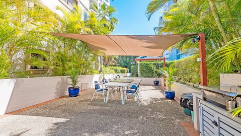 Burleigh On The Beach - QLD Tourism 10