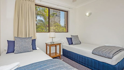 Burleigh On The Beach - QLD Tourism 24
