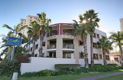 Burleigh On The Beach - QLD Tourism 28