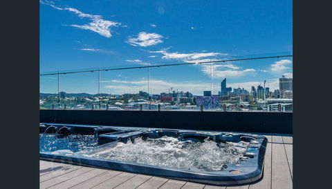 Eastwood Apartments - QLD Tourism 1