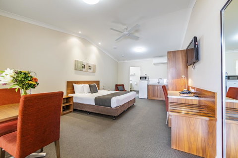 Roma Explorers Inn - QLD Tourism 1