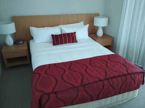Maldives Resort Main Beach, Gold Coast - QLD Tourism 36